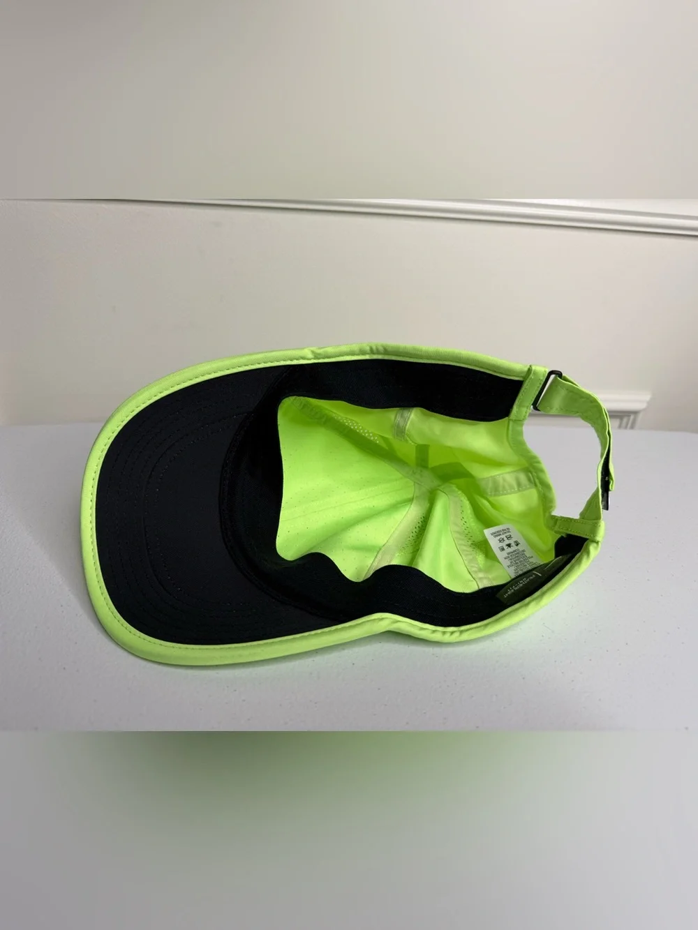 Unisex Nike Neon Green Featherlight Adjustable Cap, L/XL - Picture 8 of 8